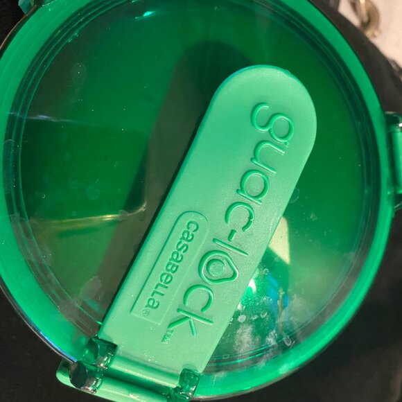 Prepara Guac-Lock Guacamole Storage Kitchen Gadget - Picture 6 of 6